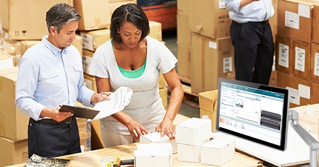 通過使用工業(yè)平板電腦供應商的最新系列觸摸計算機作為智能倉庫管理終端優(yōu)化倉庫操作